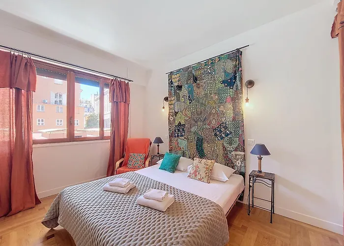 Nestor&jeeves - Escapade - - Near Nice